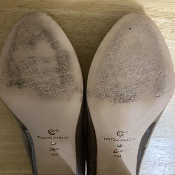 Corso Como Taupe Shoes Size 9M Patent Leather 3.5” Wooden Block Heel Pumps - Picture 9 of 12